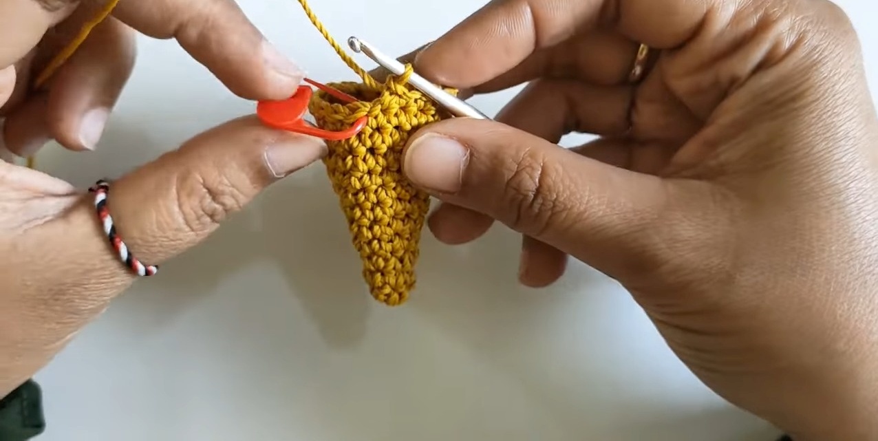Create a Charming Crochet Ice Cream Keychain: Guide for Beginners