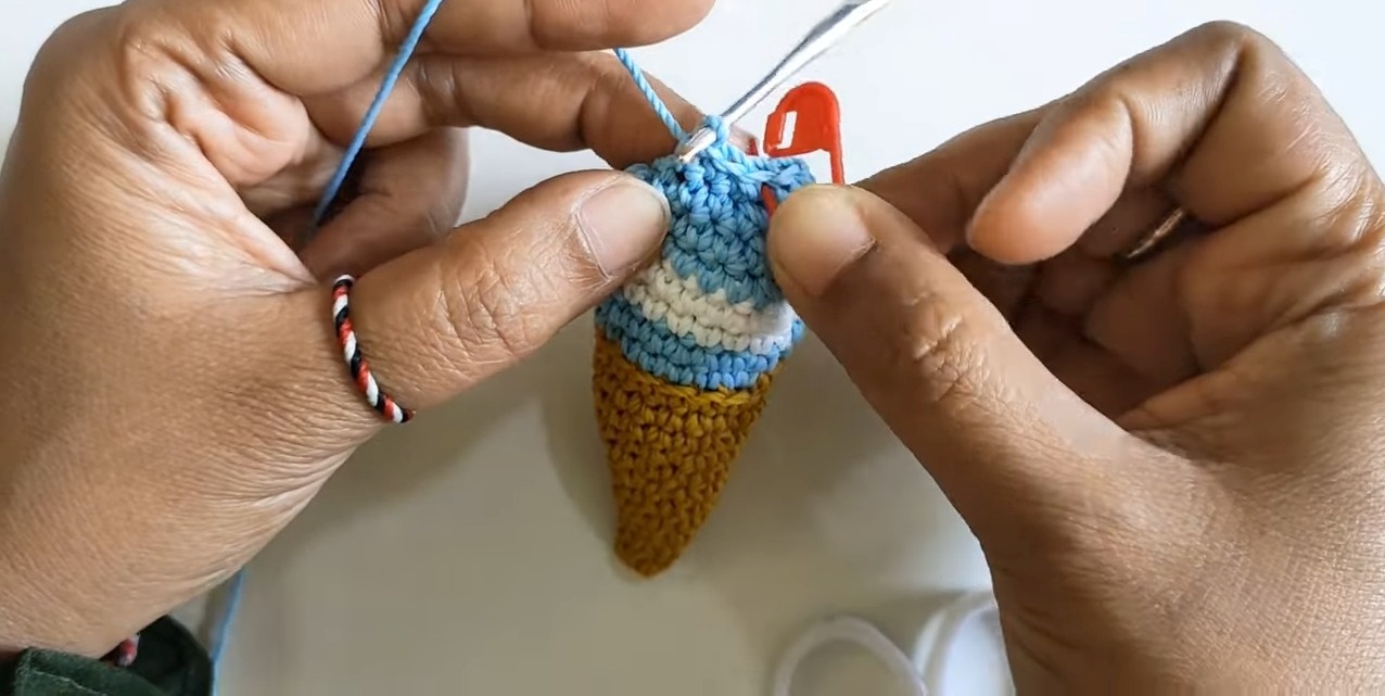 Create a Charming Crochet Ice Cream Keychain: Guide for Beginners