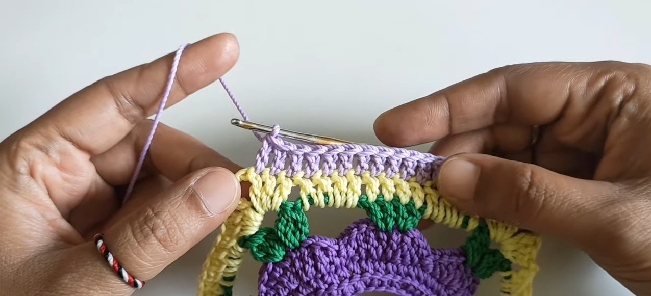 How to Crochet a Beautiful Flower Tissue Holder