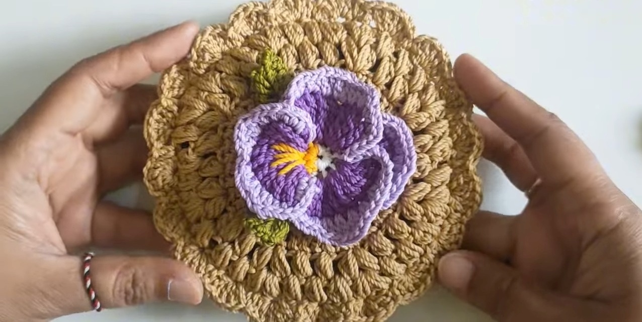 Crochet Round Wallet with Floral Motif – Easy Crochet Guide