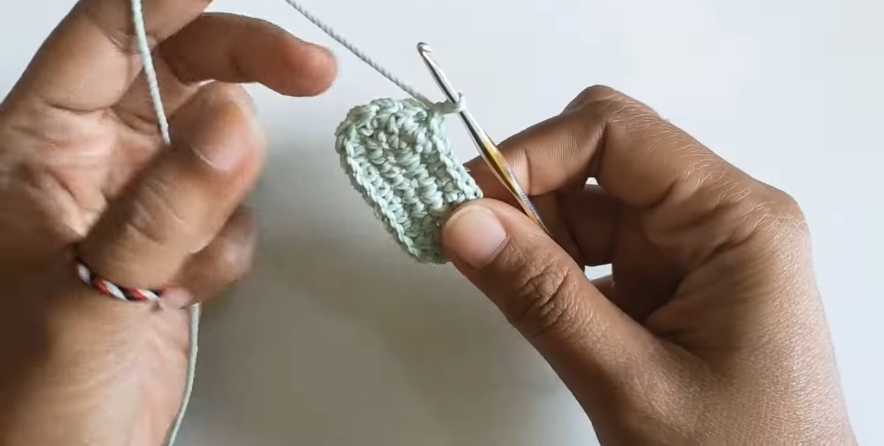 Create Your Own Crochet Mini Bag Keychain: Easy and Fun Tutorial
