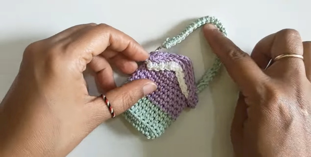 Create Your Own Crochet Mini Bag Keychain: Easy and Fun Tutorial