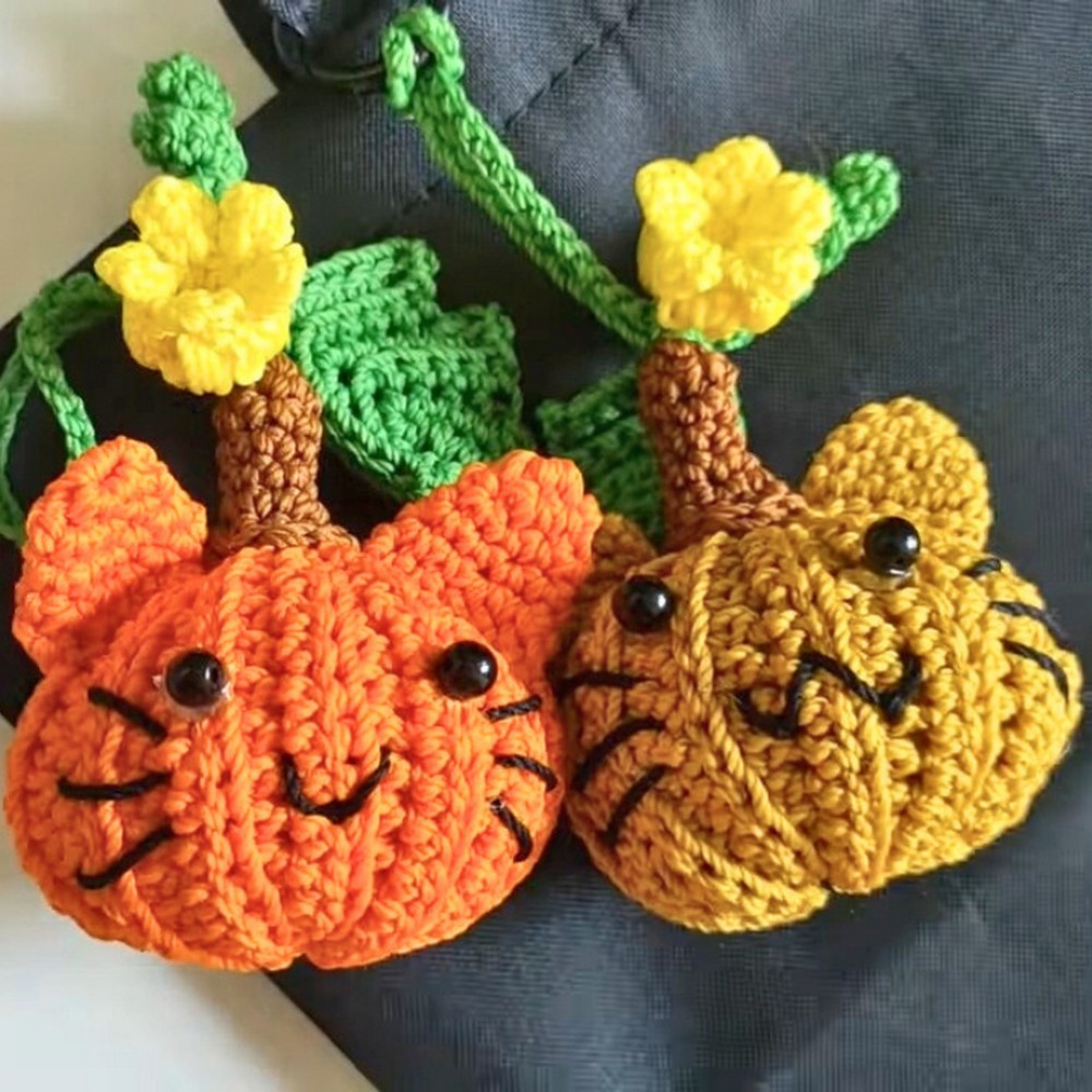Charming Crochet Keychains: Pumpkin & Cat Design Guide