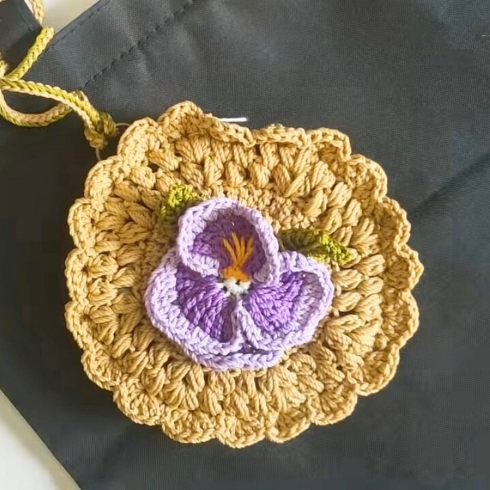 Crochet Round Wallet with Floral Motif – Easy Crochet Guide