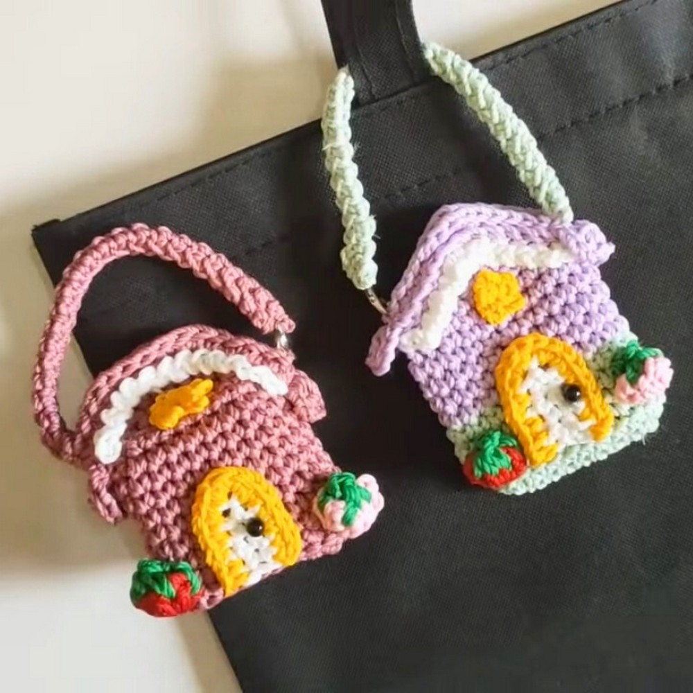 Create Your Own Crochet Mini Bag Keychain: Easy and Fun Tutorial