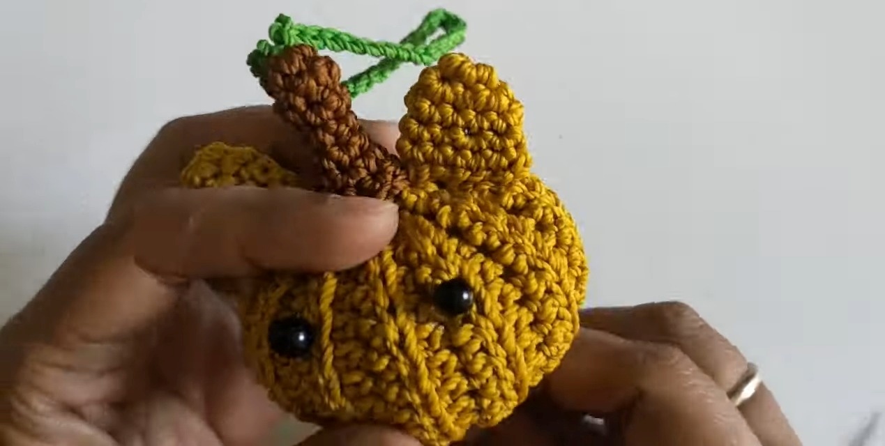 Charming Crochet Keychains: Pumpkin & Cat Design Guide